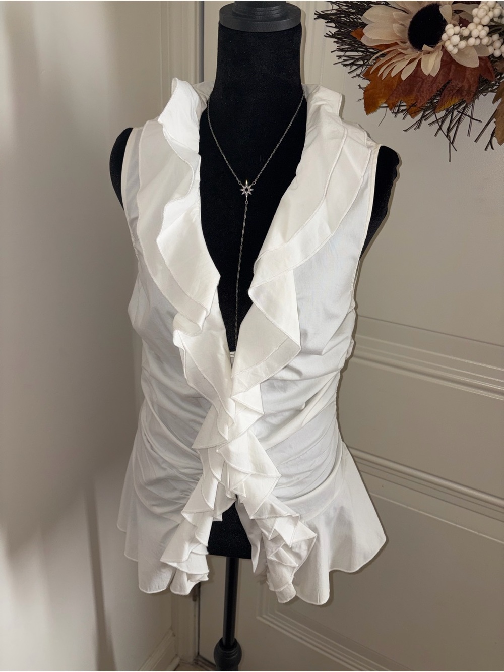 Arden B White Ruffled Sleeveless Peplum Super Sexy fitted Blouse brand new/tags!